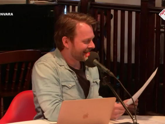 Het cabaret van Spijkers met Koppen gaat er even tussenuit voor de reclame