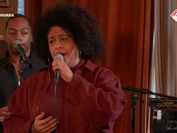 Tania Kross en het ZO! Gospel Choir - Feliz Navidad - live bij Spijkers met Koppen