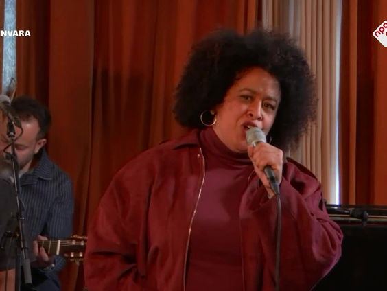 Tania Kross en het ZO! Gospel Choir - Mary Did You Know - live bij Spijkers met Koppen