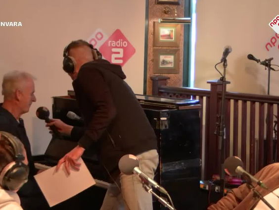 Cor Bakker en Maarten Heijmans brengen een muzikale ode aan Ramses!