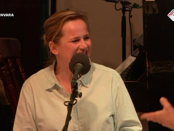 Vogelspotter pur sang en auteur van haar 'natuurboekje' Lies Visschedijk over underdogs in de natuur