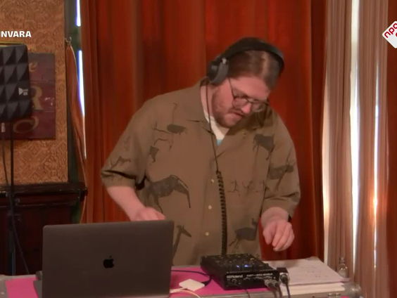 Nonchelange - Hoofd - live bij Spijkers met Koppen