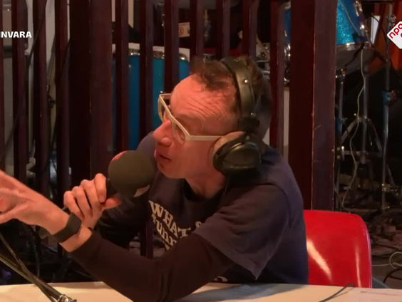 Peper en zuur over de Surinaamse geschiedenis met Howard en Noni