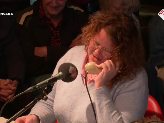 Cabaret: Bellen we nou wel of niet met de minister van Buitenlandse Zaken?