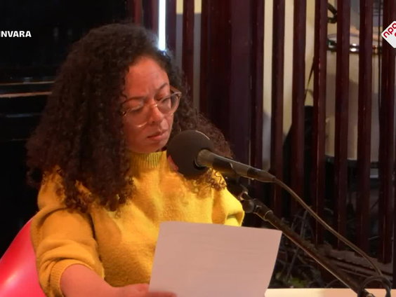 Cabaret: Positiviteitsguru Famke vind dat het allemaal wel wat lichtvoetiger kan!