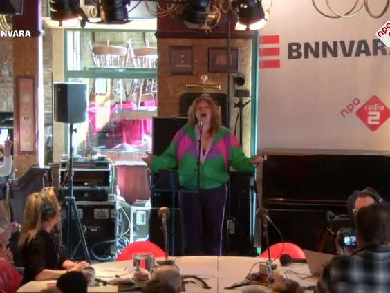 Cabaret: Mona Keizer voelt zich verdomd alleen