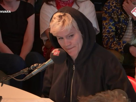 Cabaret: Ricky doet zijn zegje over de asielnoodmaatregelenwet