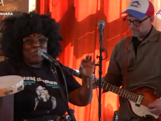 Michelle David & The True-tones - Golden Sun