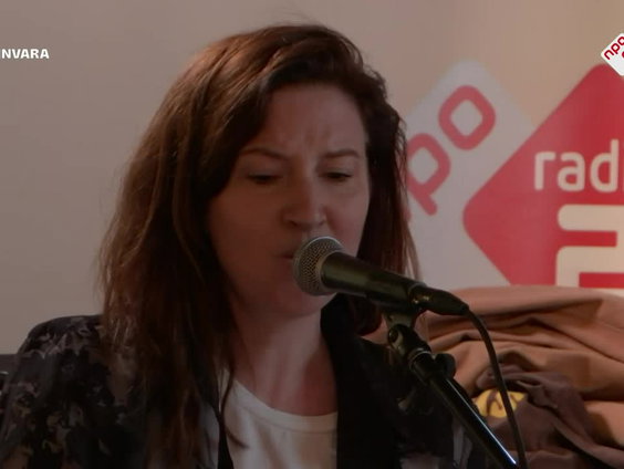 Lotte Velvet - Alles is Minder - live bij Spijkers Met Koppen
