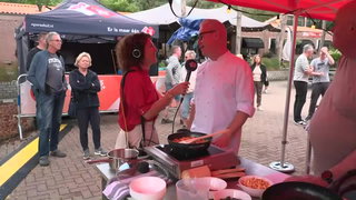 Rudolph van Veen geeft een bakworkshop tijdens De Wensweek