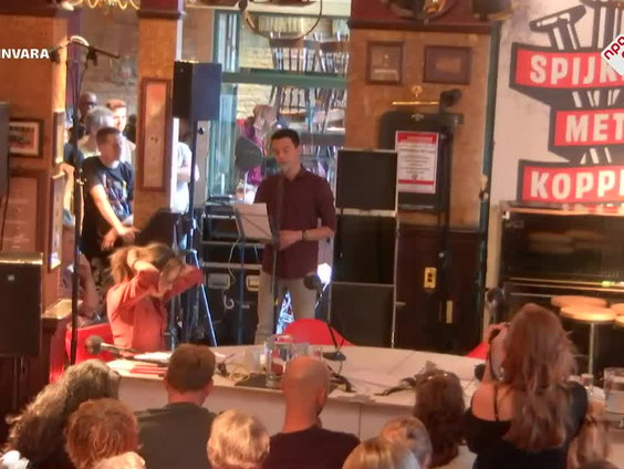 Cabaret: Andries Tunru over de kloof tussen stad en platteland
