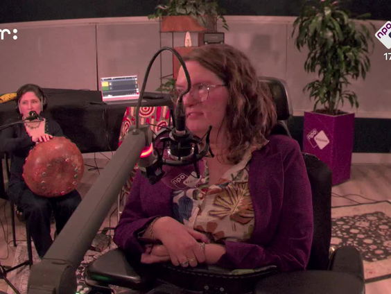 Magicflute-speler Karin van Dijk: "Ik word nu uitgenodigd vanwege mijn kunnen, niet vanwege mijn beperking"